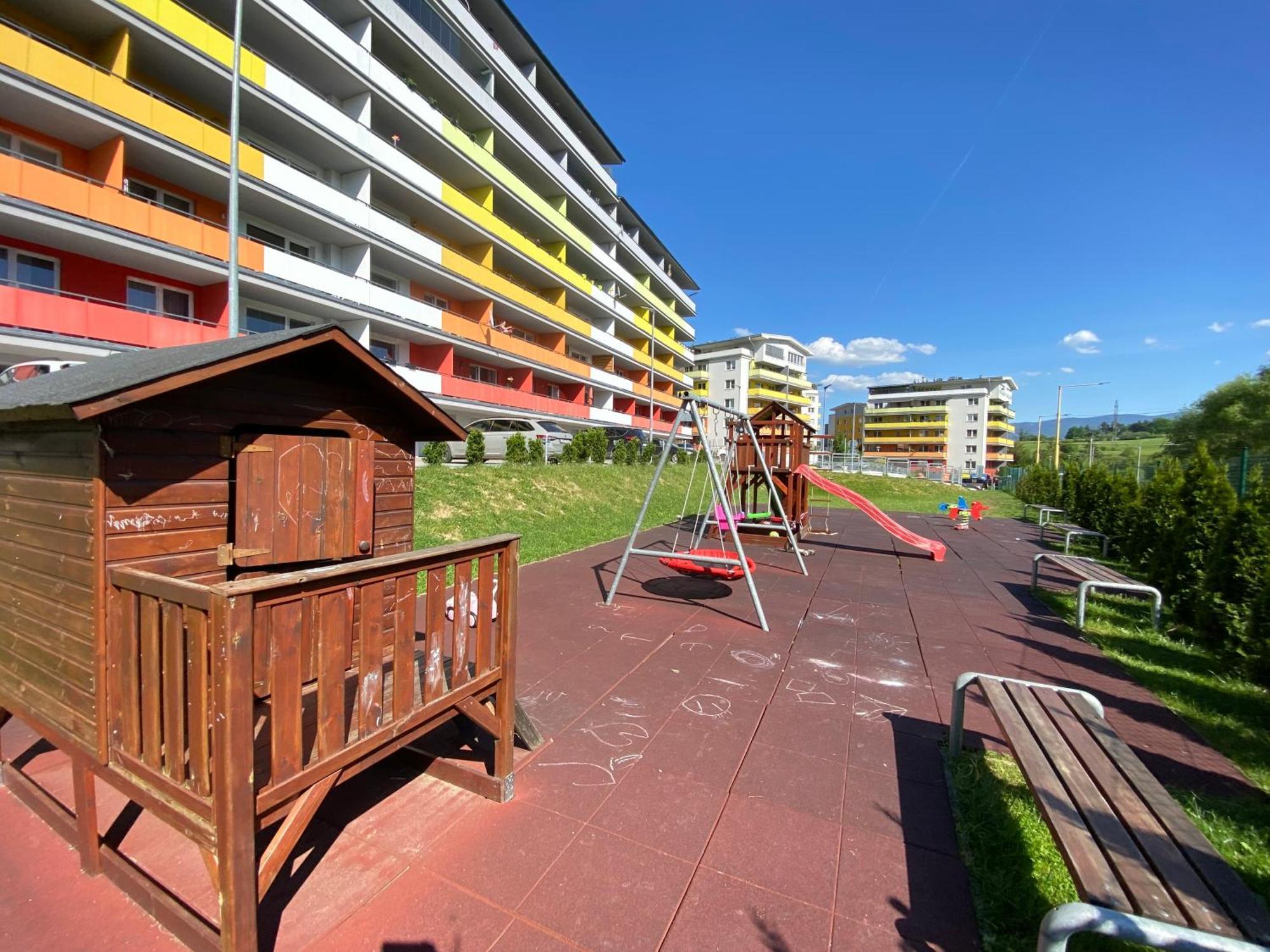 Apartman Slnecna Terasa S Vlastnym Parkovanim Na 2 Auta Διαμέρισμα Ζιλίνα Δωμάτιο φωτογραφία